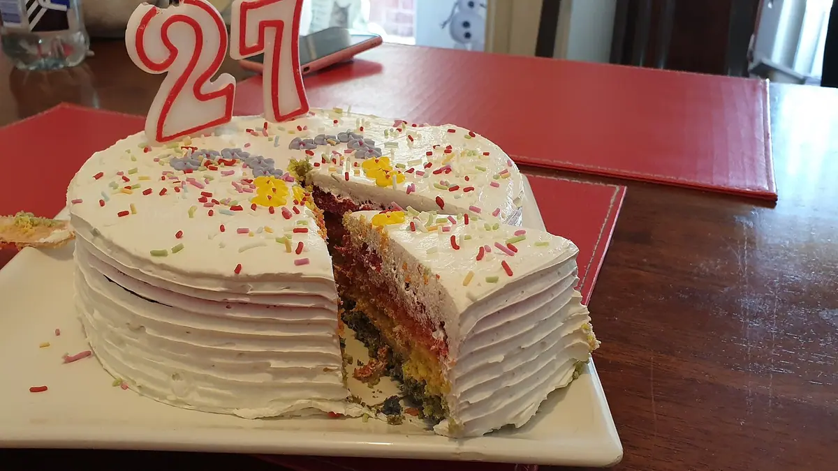 Cake Maker bakes